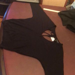 V neck Black top hole in back with tie 3/4 sleeve